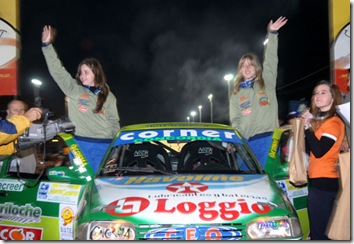 Nadia y Florencia Cutro ovacionadas anoche en la largada simbolica de Monte Caseros